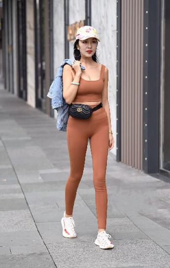 春潮烂漫海棠红